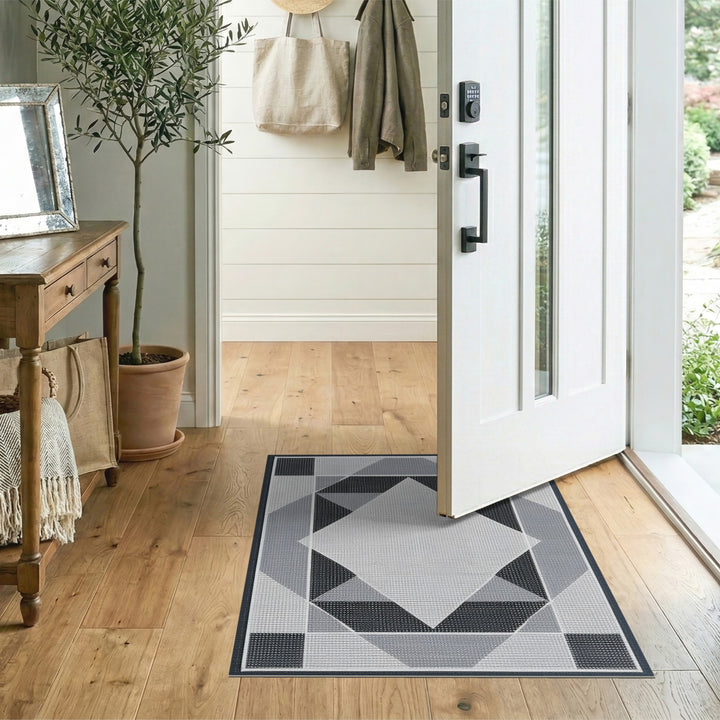 Black White Geometric Diamond Area Rug