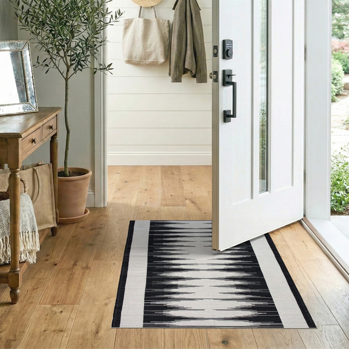 Black White Geometric Area Rug