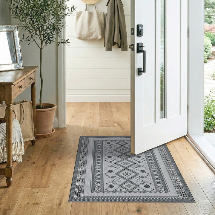Black White Geometric Diamond Area Rug